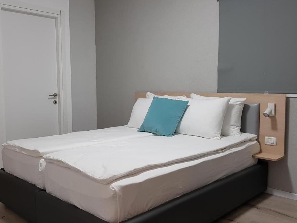 Airport Guest House Or Yehuda ภายนอก รูปภาพ