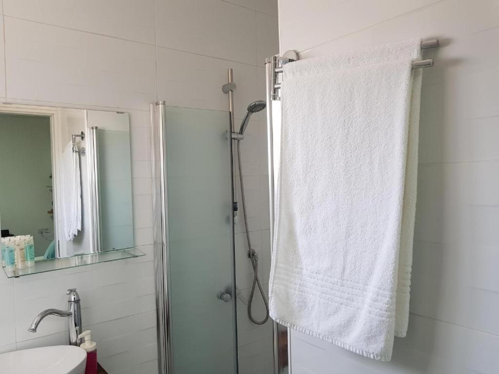 Airport Guest House Or Yehuda ภายนอก รูปภาพ